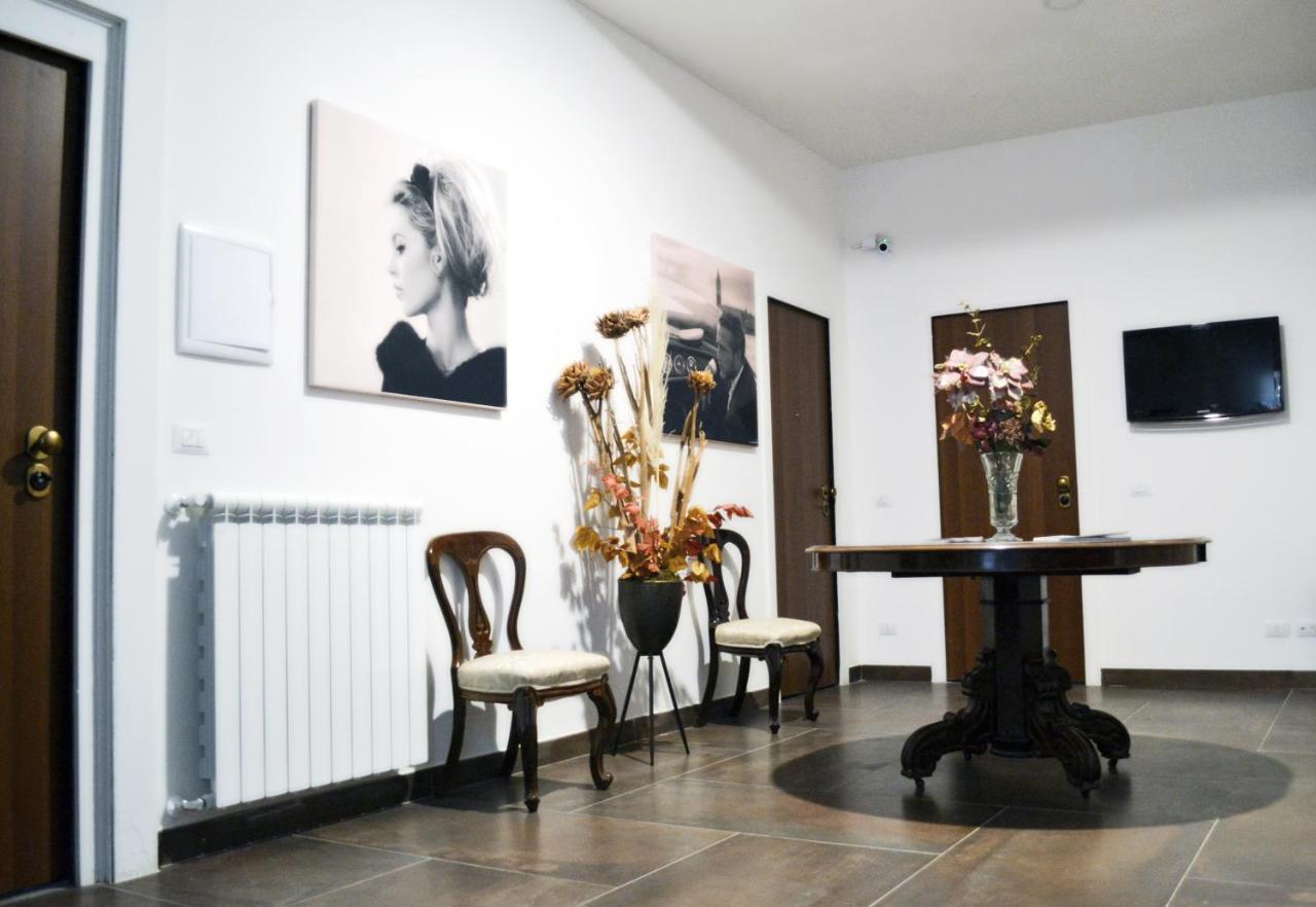 Questo Rinascimento Casa Brigitte Napoli Exterior foto